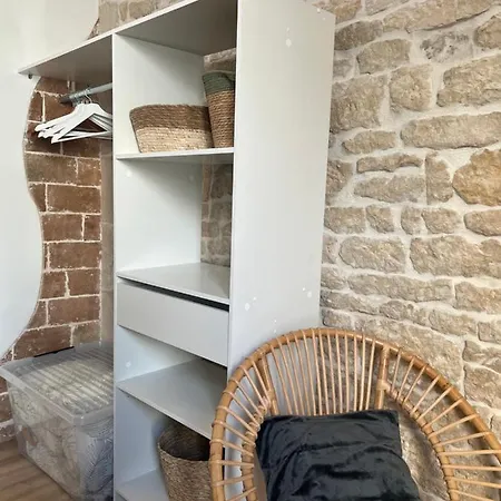 Le Bjorn - T1 Chaleureux Refait A Neuf - Centre